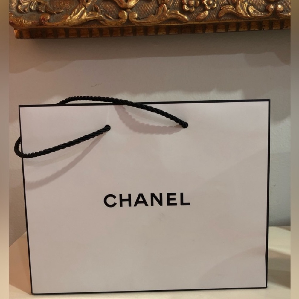 🍀5 for $25🍀 CHANEL Classic White Gift Bag with Black Rope Handle